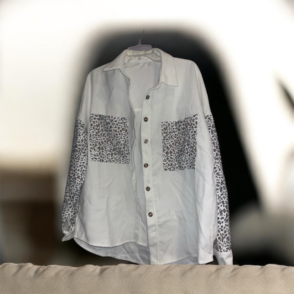 Shein White Ribbed Button-Down Flannel w/ Cheetah Sleeves & Pockets, Large🤍🖤